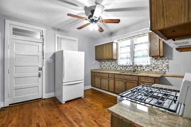 Building Photo - 1302 S 61st Ave