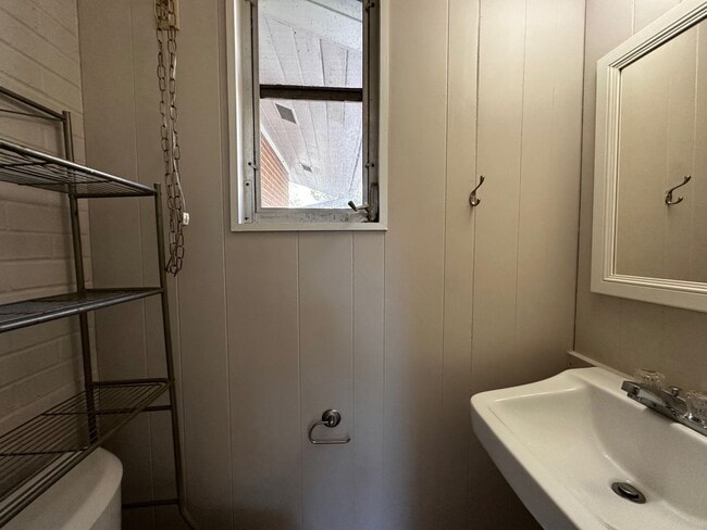 Building Photo - 2113 Hagan Dr