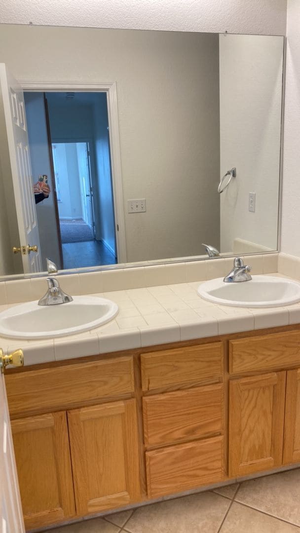 Building Photo - Riverbank