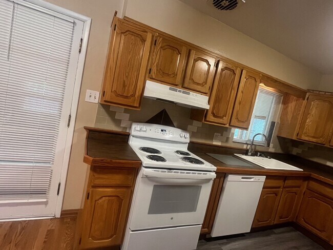 Building Photo - 6448 Iris Way