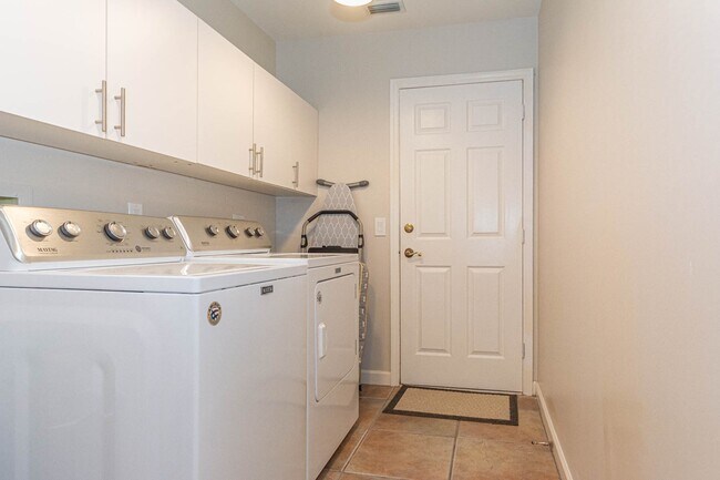 Building Photo - 2225 Silver Sands Ct