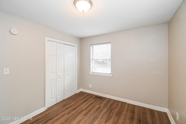 Building Photo - 6418 Ballejo Ct N