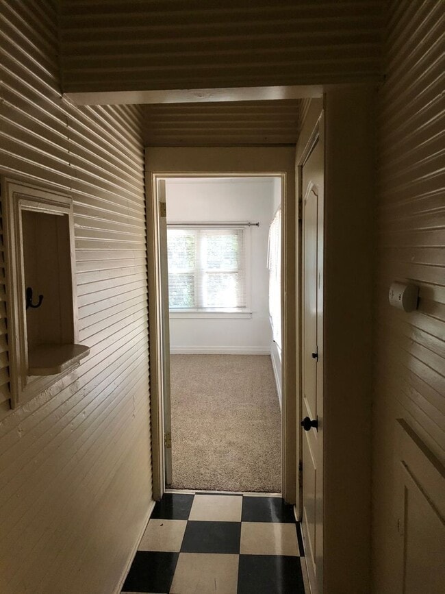 Building Photo - Adorable 7 bedroom house directly across from Chico State! Available July!