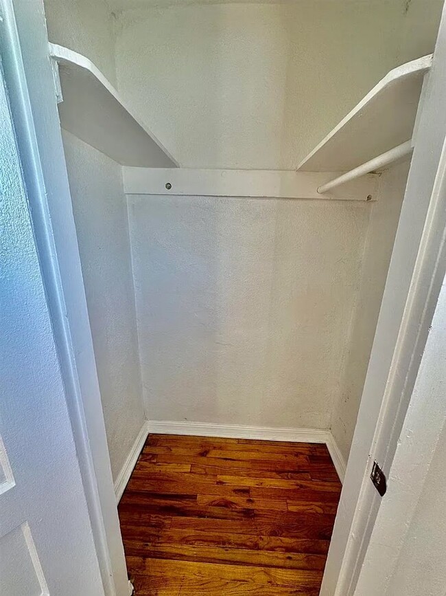 Building Photo - 819 15th St