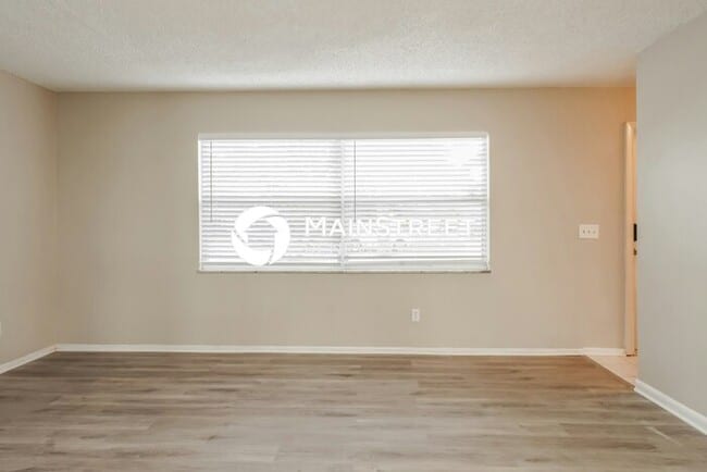 Building Photo - 3 Bedroom Pet-Friendly Home in KISSIMMEE, FL with Main Street Renewal