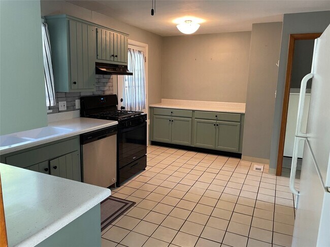 Building Photo - 524 Winston Dr