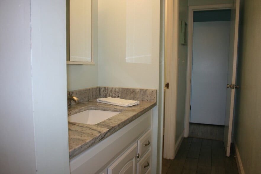 Building Photo - 4000 Gulf Terrace Dr