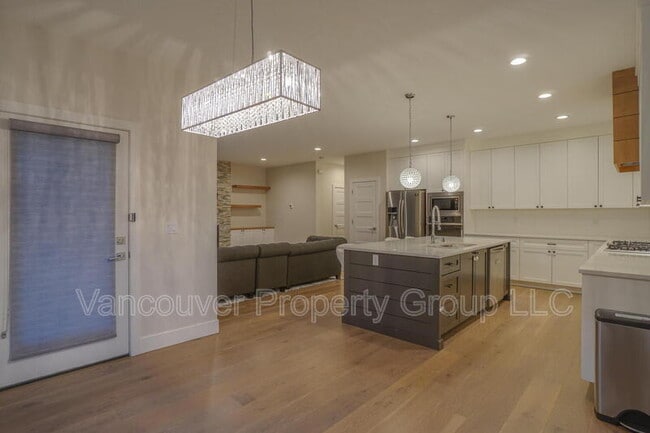 Building Photo - 6604 NE 107th St