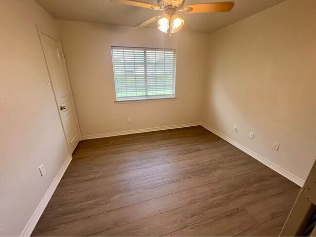 Building Photo - 10605 Rayburn Way