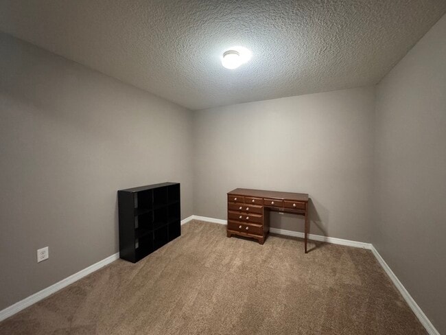 Building Photo - Summerfield Townhome