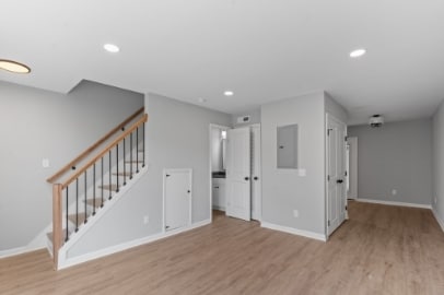 Building Photo - 400 Gallery Ln