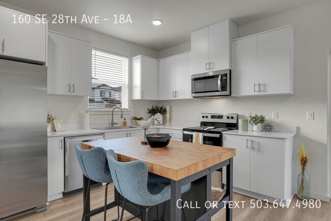 Building Photo - 160 SE 28th Ave