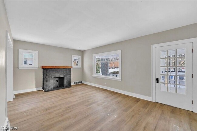 Building Photo - 3522 E 154th St