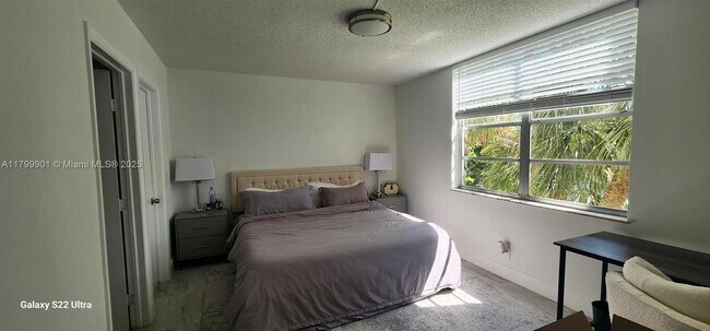 Building Photo - 9420 Poinciana Pl
