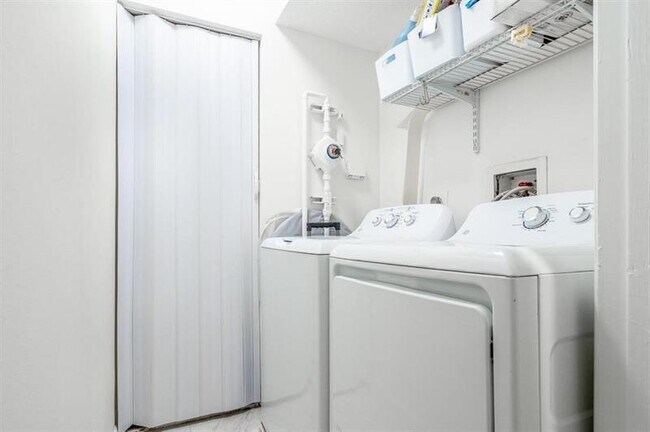 Building Photo - 8851 Wiles Rd