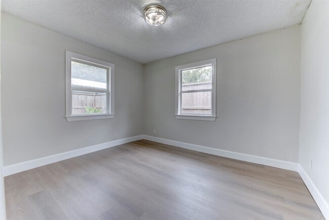 Building Photo - 2127 Maximilian St