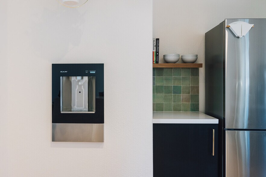 Building Photo - 7370 North Park