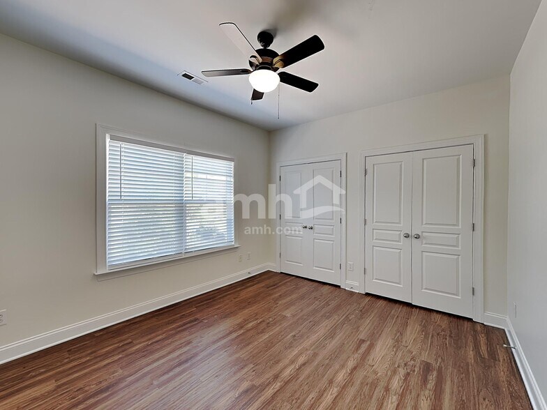 Building Photo - 8100 Lynwood Square