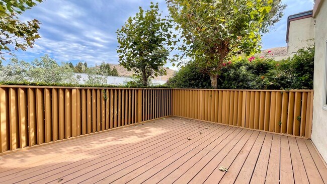 Building Photo - Stoneridge Garden Home with Air Conditioning *Available August 2026