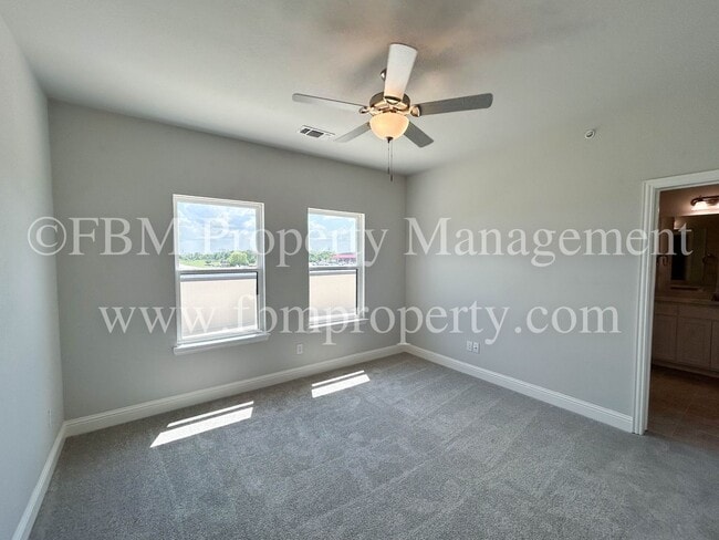 Building Photo - 2903 Layla Drive - Beautiful 3 Bedroom, 2....