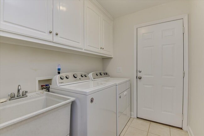 Building Photo - 9 Juniper Loop