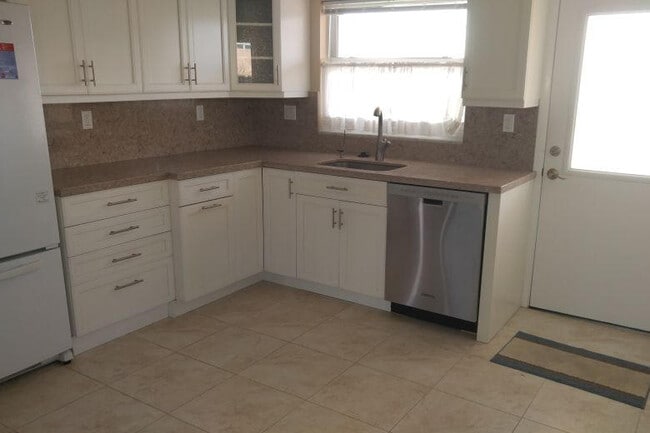 Building Photo - 2871 N Ocean Blvd