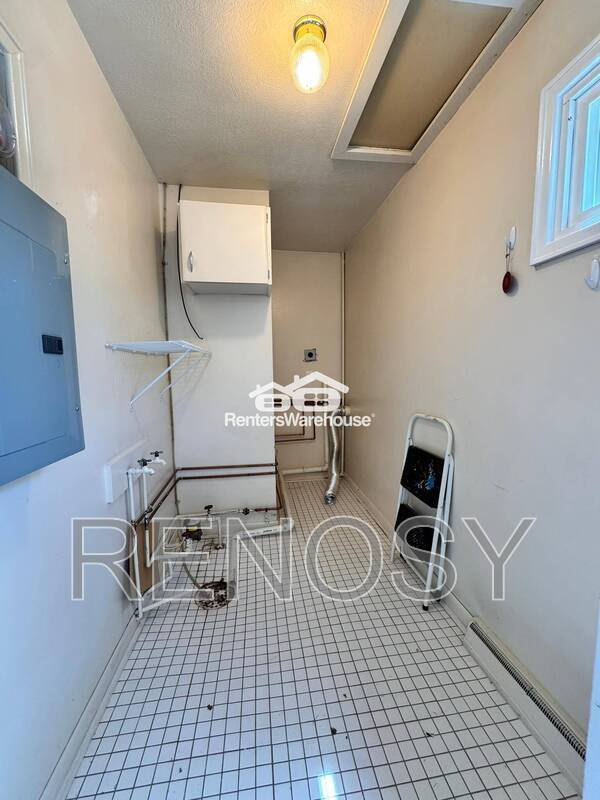 Building Photo - 1328 E 28th St