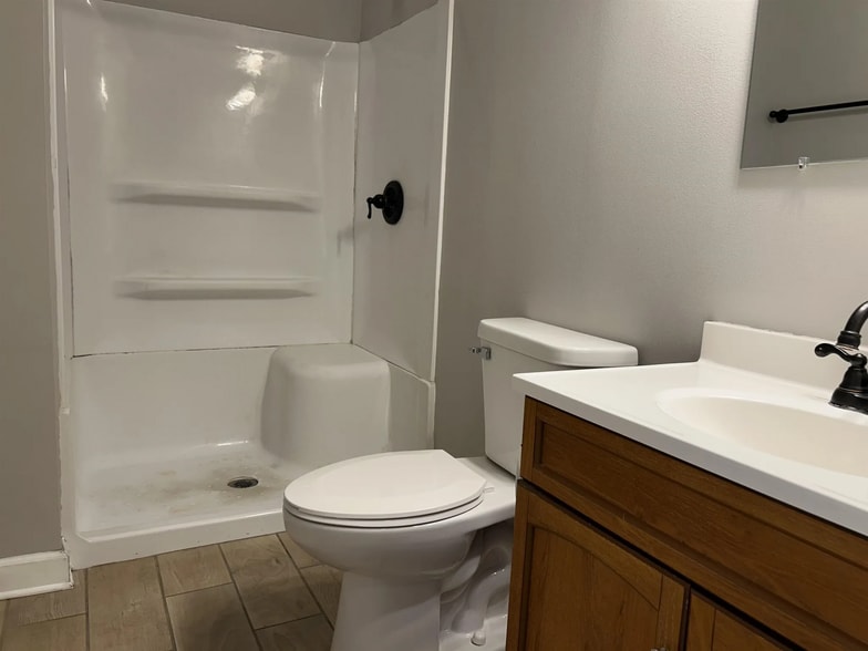 downstairs bath - 518 Fuller Ln