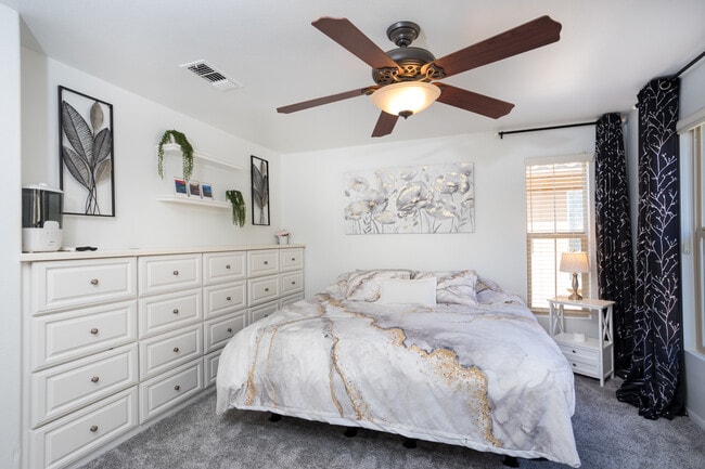 Building Photo - 2802 Bellezza Dr