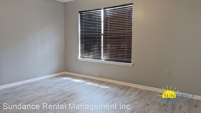 Building Photo - 2 br, 1.5 bath House - 217 Oak Street SE U...