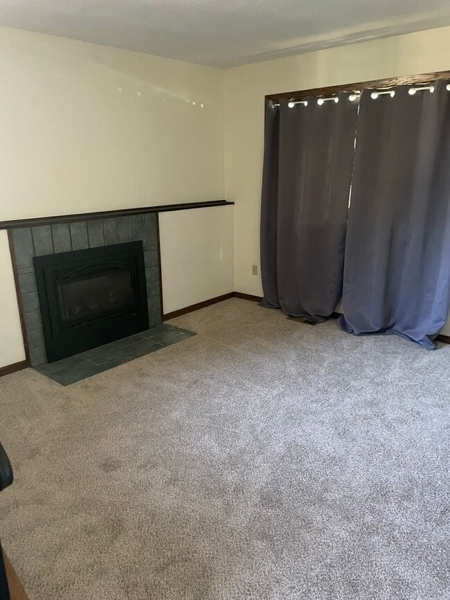 Building Photo - Blaine Townhome for Rent