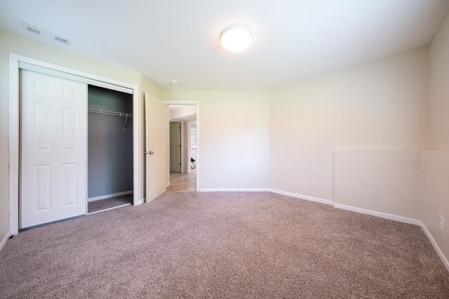Building Photo - 15709 Chalet Ct