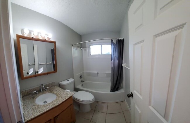 Building Photo - 3BD 1BA one story updated home. Available ...