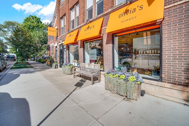 Building Photo - 2014 W Wabansia Ave