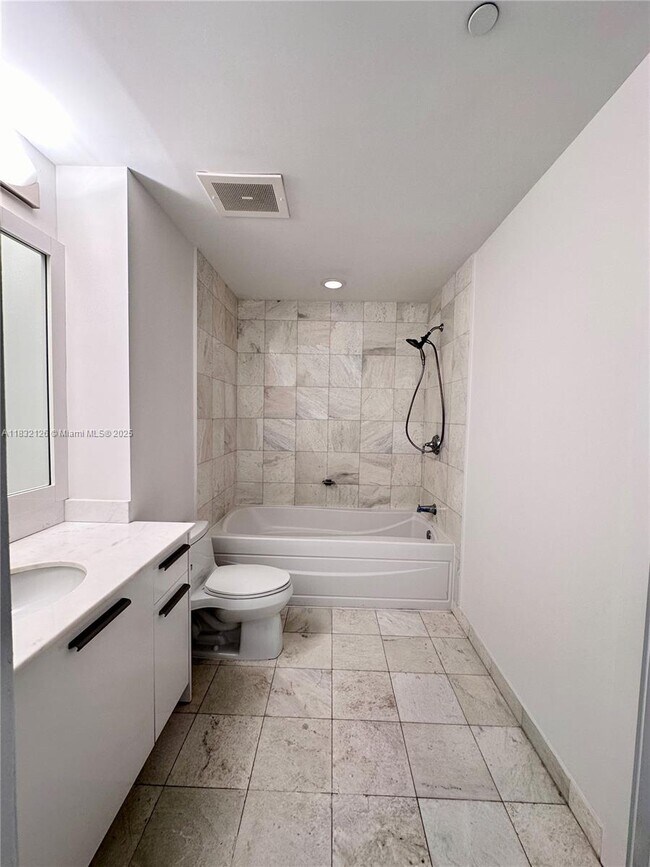 Building Photo - 1060 Brickell Ave