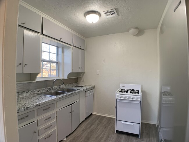 Building Photo - 409 W Himes St