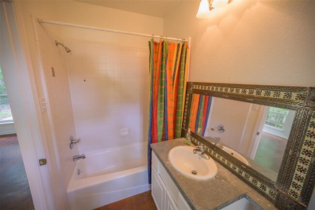 Building Photo - 6000 La Naranja Ln