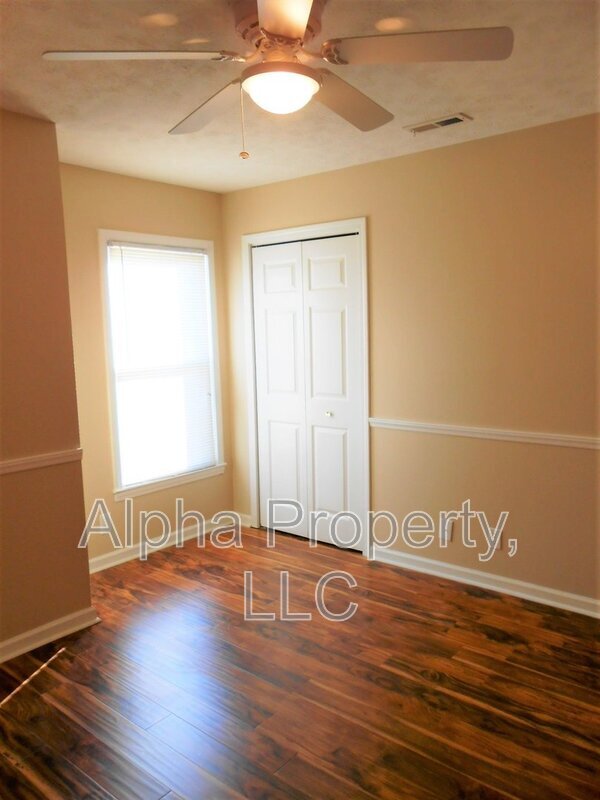 Building Photo - 305 Fairdale Dr