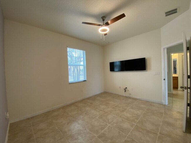 Building Photo - 541 Las Fuentes Dr
