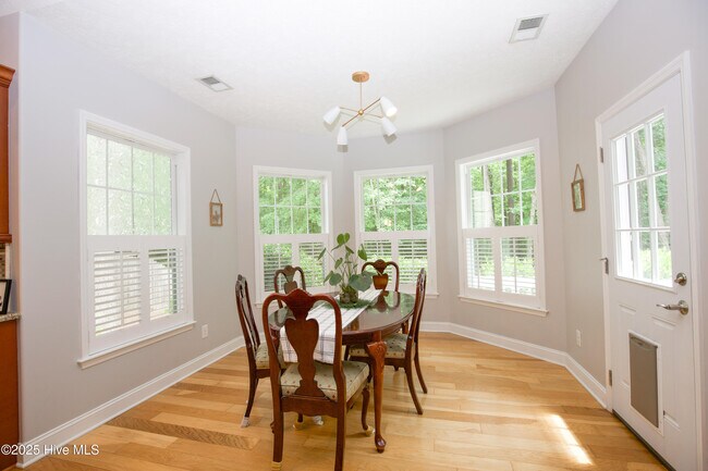 Building Photo - 5 Kemper Woods Ct