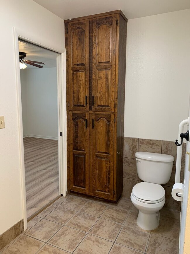 Building Photo - 1026 N 1100 W