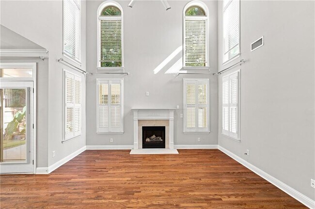 Building Photo - 3135 Carrick Rd