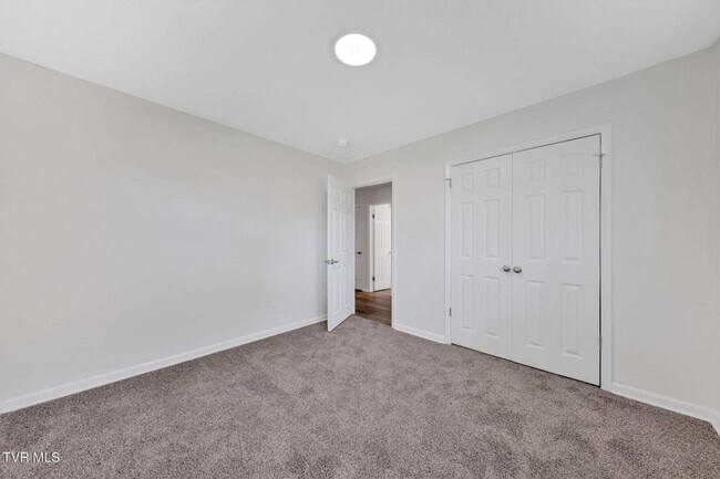 Building Photo - Newly renovated 3 Bedroom 2 Bathroom Home located in Jefferson City, TN