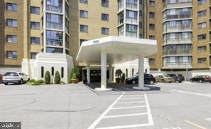 Building Photo - 15101 Interlachen Dr