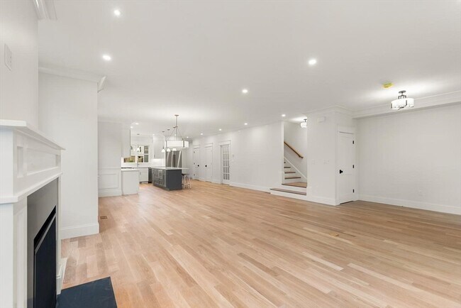 Building Photo - 45 Maplewood St