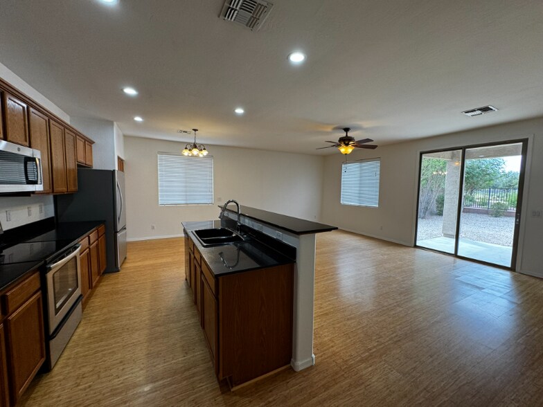 Building Photo - 7828 S 68th Dr