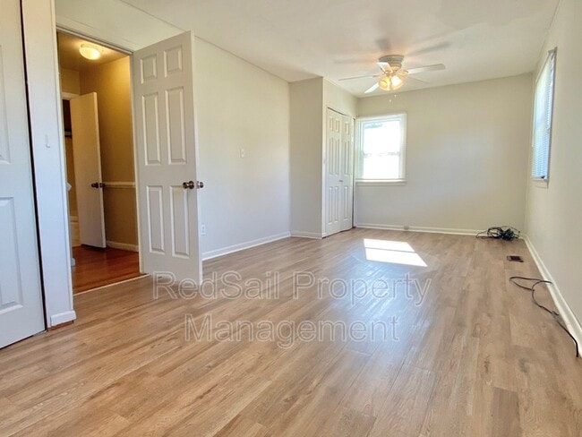 Building Photo - 1006 73rd St