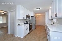 Building Photo - 697 Main St