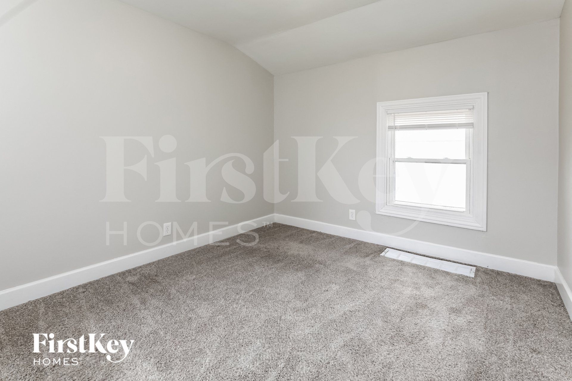 Building Photo - 438 Claim St