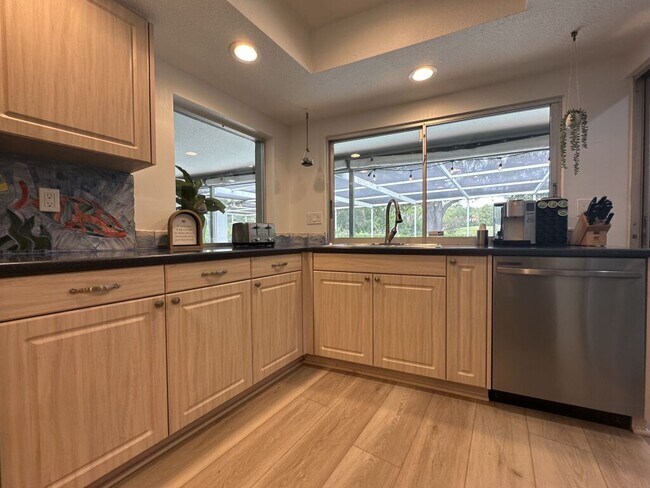 Building Photo - 2780 Landmark Dr